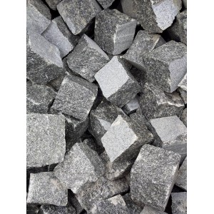 Kostka brukowa granitowa czarna łupana ~5x5x5cm, kg
